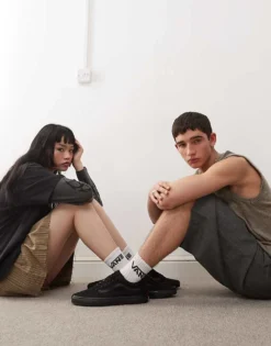 Vans Old Skool Trainers In Triple Black For Unisex