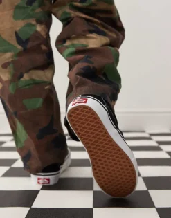 Vans Classic Slip-On Trainers In Black And White For Unisex -Kidivita Store 202646879 4