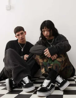 Vans Classic Old Skool Trainers In Black And White For Men