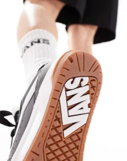 Vans Hylane Chunky Trainers In Black With Gum Sole For Men 8 Vans Hylane Chunky Trainers In Black With Gum Sole For Men -Kidivita Store 206120354 3