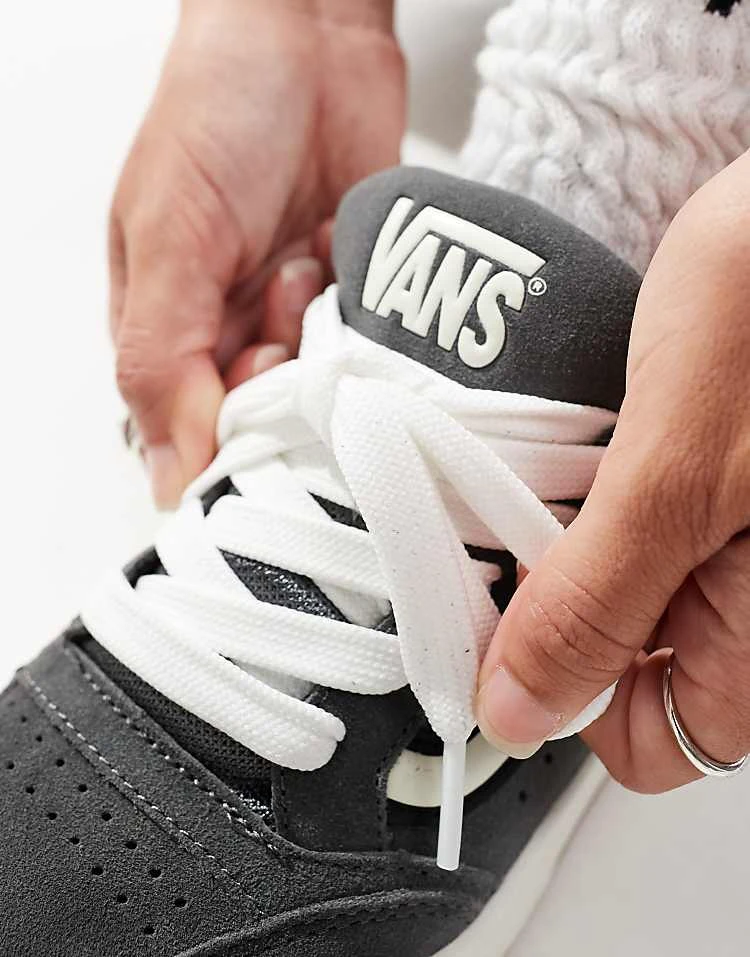 Vans Hylane Chunky Trainers In Grey For Unisex 3 Vans Hylane Chunky Trainers In Grey For Unisex - Image 3