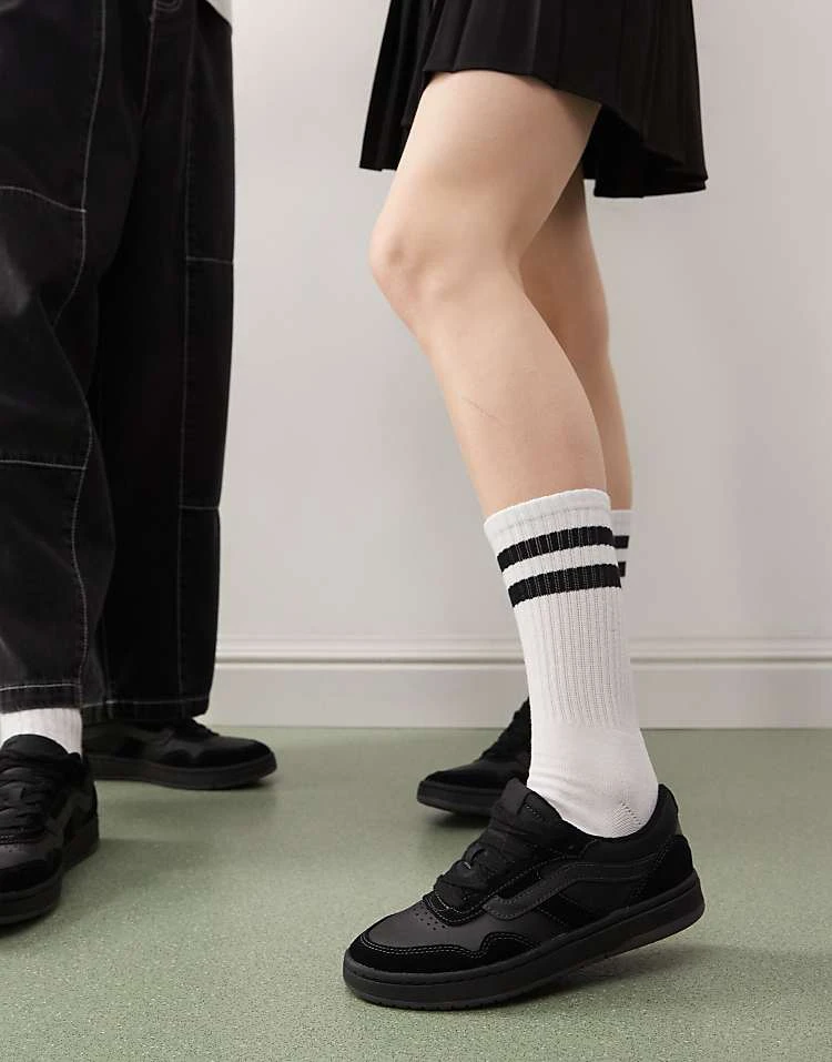 Vans Cruze 3.0 Suede Trainers In Triple Black For Unisex 2 Vans Cruze 3.0 Suede Trainers In Triple Black For Unisex - Image 2